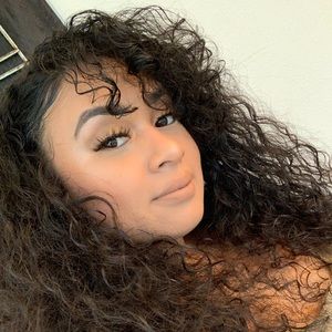 Meet your Posher, Selena